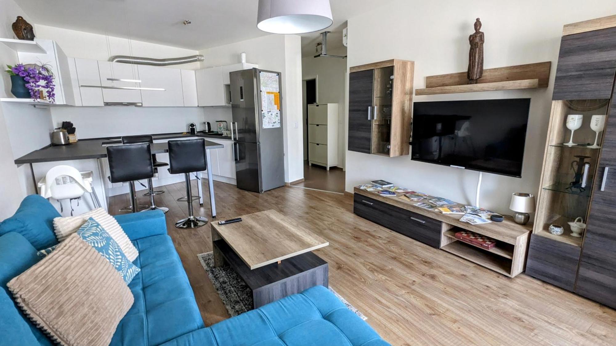 E2 Luxury Oldtown Apt - 2X Parking, Foodstore, Pcscreen, Netflix, Unlimited Music, Crib, Babychair, Fastwifi, Aircon Košice Buitenkant foto