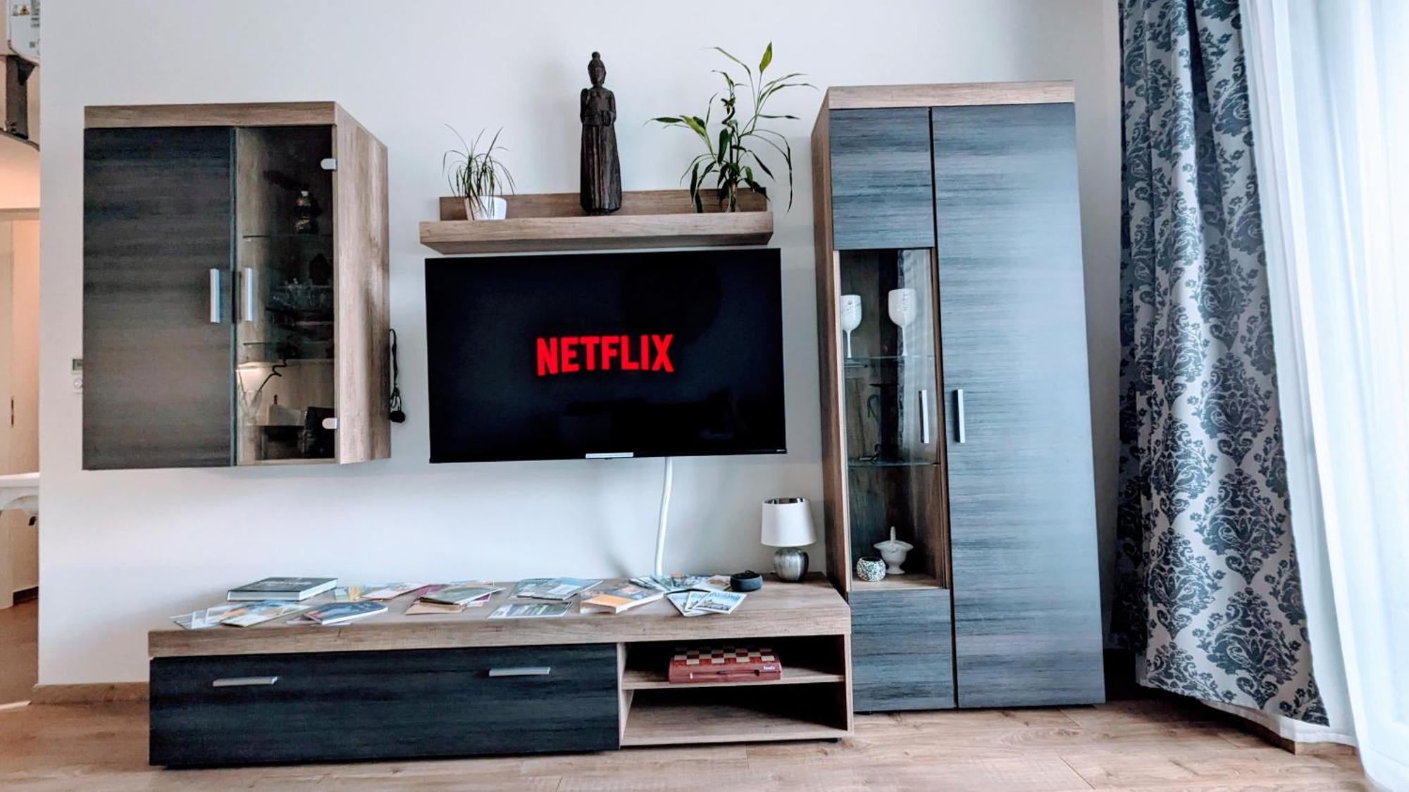 E2 Luxury Oldtown Apt - 2X Parking, Foodstore, Pcscreen, Netflix, Unlimited Music, Crib, Babychair, Fastwifi, Aircon Košice Buitenkant foto