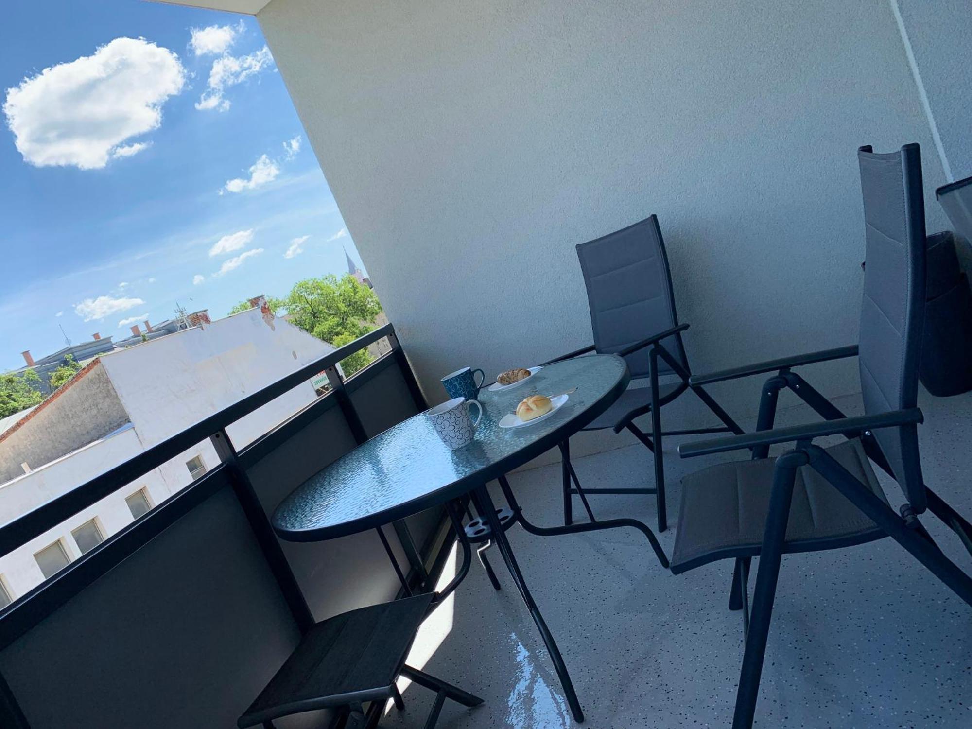 E2 Luxury Oldtown Apt - 2X Parking, Foodstore, Pcscreen, Netflix, Unlimited Music, Crib, Babychair, Fastwifi, Aircon Košice Buitenkant foto